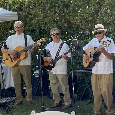 Trio Del Alma provided the music